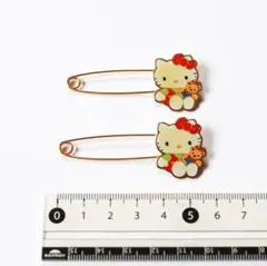 激レア 1995年 サンリオ ハローキティ レトロ ブローチ 2点セットのサムネイル