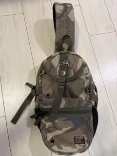 AVIREX 迷彩 ボディバッグ　極美品