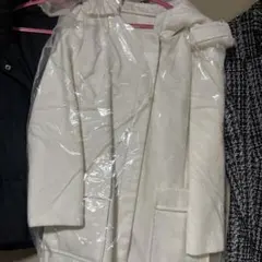 ファー付きホワイトロングコート