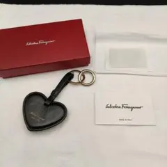 Salvatore Ferragamo♥ヴァラリボン♥キーホルダー♥ハート♥黒のサムネイル