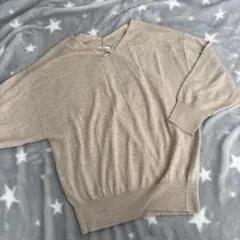 ＧＵ　ジーユー　レディース　トップス　ベージュ Vネック ニット Mサイズ