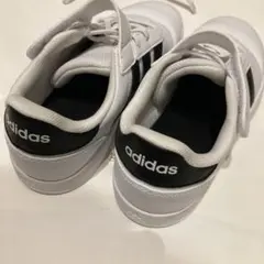 adidasスニーカー