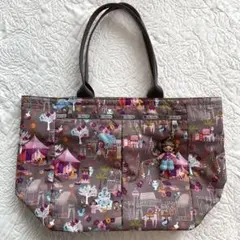 LeSportsac ディズニーイッツアスモールワールド柄 トートバッグ