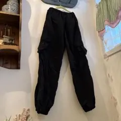 ブラック カーゴパンツ ダンス着　レッスン着　ナイロンパンツ　裾ゴム150