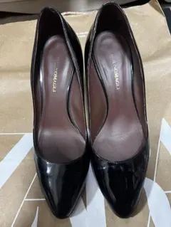 Bruno magli イタリア　ブラックエナメルパンプス