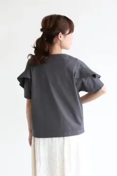 SACRA ペタルスリーブ トップス 袖フリル カットソー／ダークブラウンのサムネイル