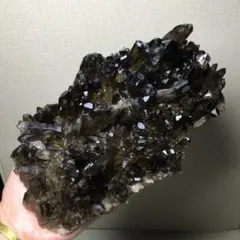 森影に立つ光放つ双黒の塔｜マダガスカル産モリオンクラスター - メルカリ