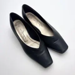 カネマツ　Vカット　ローヒールパンプス　ブラック　２２ｃｍ