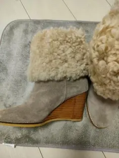 ベージュ ウエッジヒール ファー付きムートンブーツ