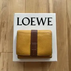 チ*ィ様 【最終値下げ】箱・袋付きLOEWE 二つ折り財布 グリーン - メルカリ