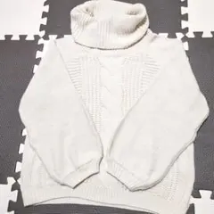 アイボリー タートルネックニット