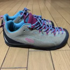 KEEN アウトドアスニーカー ベージュ/ターコイズ/マゼンタ