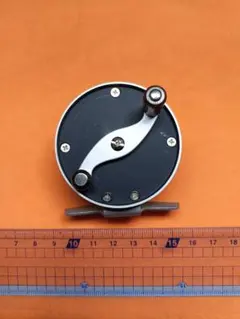 S.E. Bogdanボグダンスタイルのクラシックなトラウトフライリール