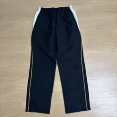 826 IGNIOトレーニングパンツ ブラックサイド白の切り替え