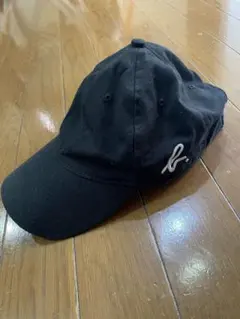 アニエスベー　黒の刺繍ロゴキャップ