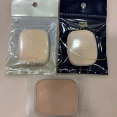 中古MAX FACTOR のファンデーションOP3とスポンジ2個のサムネイル