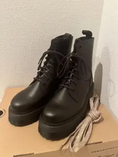 Dr. Martens JADON MONO 8ホールブーツ