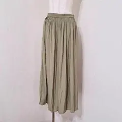 ユニクロ　ワッシャーサテンスカートパンツ（M）ウエストゴム　スリット　グリーン系