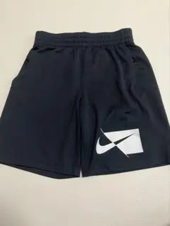 Nike 黒 DRIFITハーフパンツ ロゴ入り