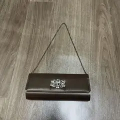 エメ　ブロンズ　サテン クラッチバッグ ビジュー付き