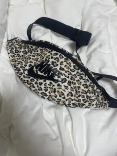 NIKE ボディーバッグ