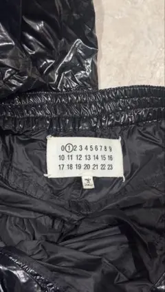 【超希少】Maison Margiela ナイロンパンツ ブラック　2019美品のサムネイル
