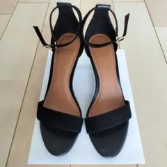 GU コンフォートアンクルストラップヒールサンダル　ブラック