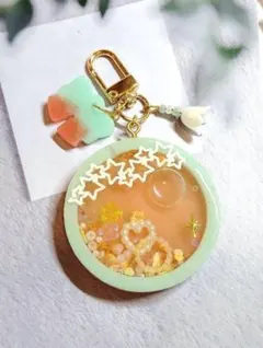 レジンキーホルダー　シャカシャカキーホルダー　メロン（大）