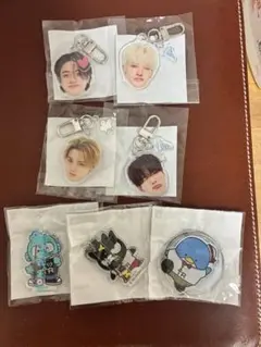 treasure カプセルトイ 顔アクキー 缶バッジ