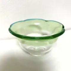SNT1637 大正昭和初期 ウランガラス 緑縁 吹きガラス 金魚鉢 ２点 SNT1637 大正昭和初期 ウランガラス 緑縁 吹きガラス 金魚鉢 2点