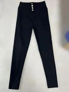 新品未使用 黒 スキニーパンツ 3ボタン