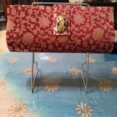 赤と金の花柄クラッチバッグ