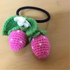 苺の髪ゴム ハンドメイド