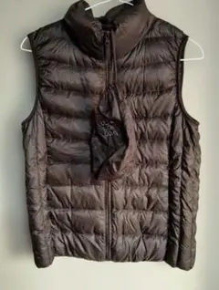 ユニクロ　レディース　ダウンベスト　ダークブラウン　Мサイズ