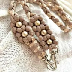 お花5つ　スマホ　ショルダー　ストラップ　パラコード　ピンクベージュ　シャンパン