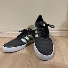 adidas スケートボーディング スニーカー ライン グレー　27cm