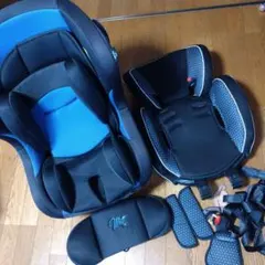 青と黒のチャイルドシート