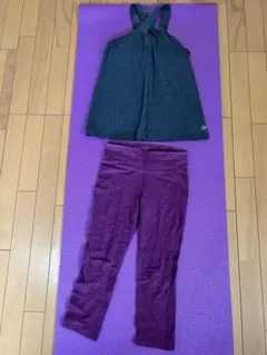 ダークグレー タンクトップ & バーガンディ レギンス セット