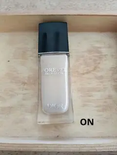 ディオール　Forever　SKIN　GLOW　リキッドファンデーション　ON