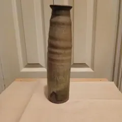 陶器の波状模様花瓶