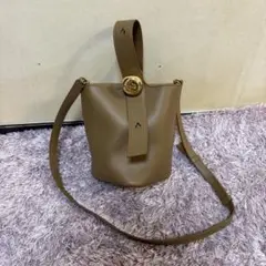 ロエベ　ペブル