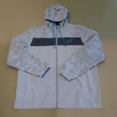 Under Armour 迷彩柄ウィンドブレーカー