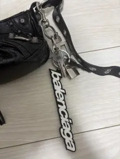 BALENCIAGA ロゴチャームのサムネイル