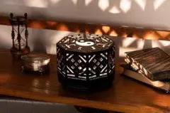 東方Project フランドール・スカーレット モデル ランタン型ランプ　UUL 東方Project』より、フランドールと魔理沙モデルのテーブル