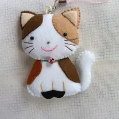 ねこ　(ミケねこ)　白　羊毛フェルト　ハンドメイド　猫　ネコ
