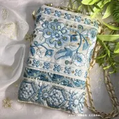 インド刺繍リボン　スマホショルダーポーチ　サコッシュ　ホワイト＆ブルーフラワー
