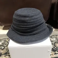 ウール製ダークグレーのハットトップバリュー