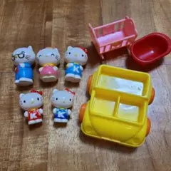 ハローキティ フィギュア 5体セット ミニチュア車、家具付き