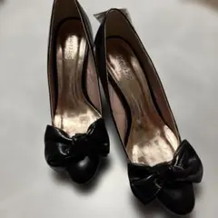 ヒールにビジューが付いたブラック ハイヒール パンプス