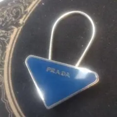 プラダ　ブルー×シルバー　三角ロゴ　キーホルダー【比較的美品、希少？】